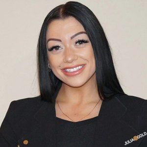 Meet your Posher, Julia